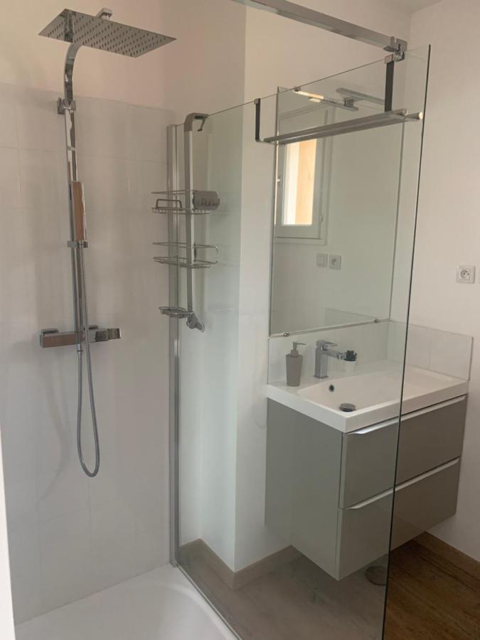 Le Patio, chambres d hôtes pour adultes en Camargue, possibilité de naturisme à la piscine, Aimargues Extérieur photo