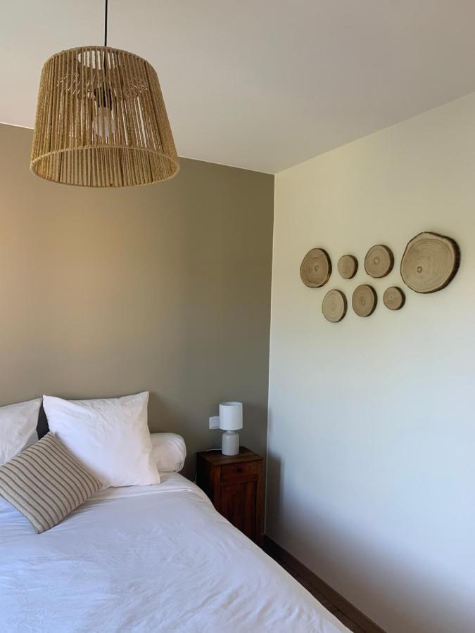 Le Patio, chambres d hôtes pour adultes en Camargue, possibilité de naturisme à la piscine, Aimargues Extérieur photo