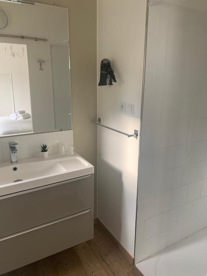 Le Patio, chambres d hôtes pour adultes en Camargue, possibilité de naturisme à la piscine, Aimargues Extérieur photo